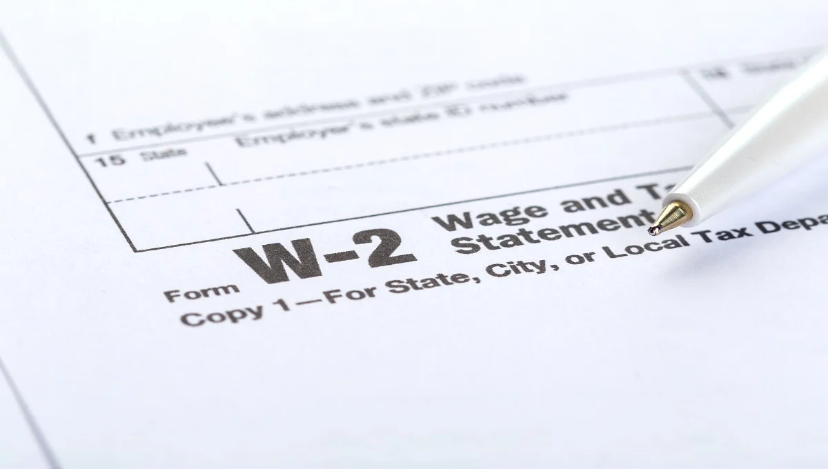 W-2 vs 1099 workers payroll and tax differences